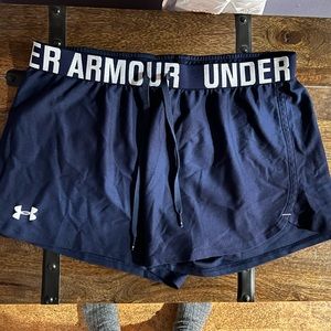 Under Armour Women’s Medium Loose Heatgear Navy Blue Shorts